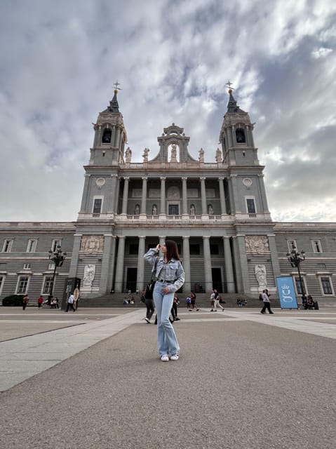 InstaSpots: tour of the most photographable spots in Madrid - Logistics: Meeting Point and Group Size