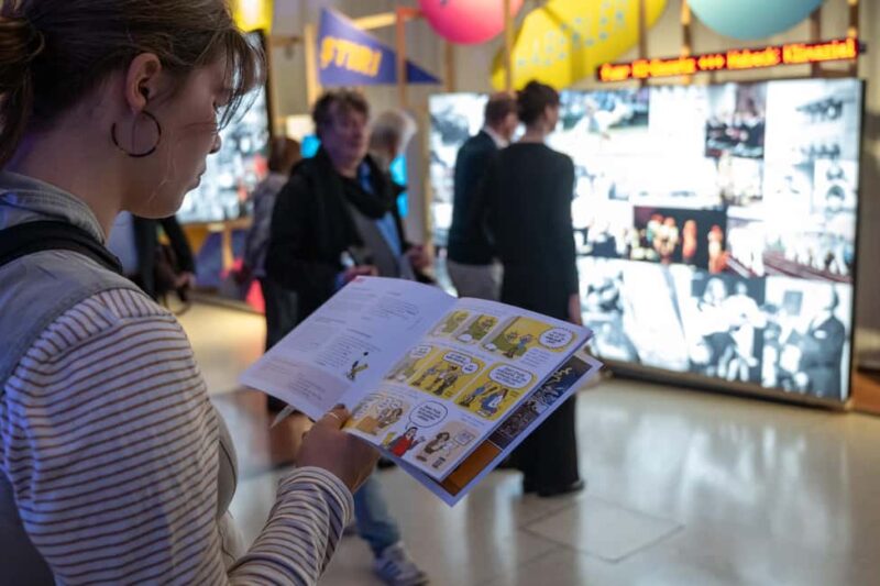 Interactive family tour of the Nachrichten - News exhibition - Engage with the News World: Family Tour at Museum für Kommunikation Frankfurt