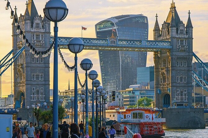 Interactive Treasure Hunt London - City of London/Southwark - Exploring All Gone South: Hidden Sights and Surprises