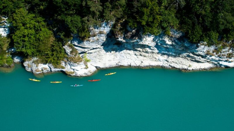 Interlaken: Kayak Tour of the Turquoise Lake Brienz - The Scenic Highlights of Lake Brienz