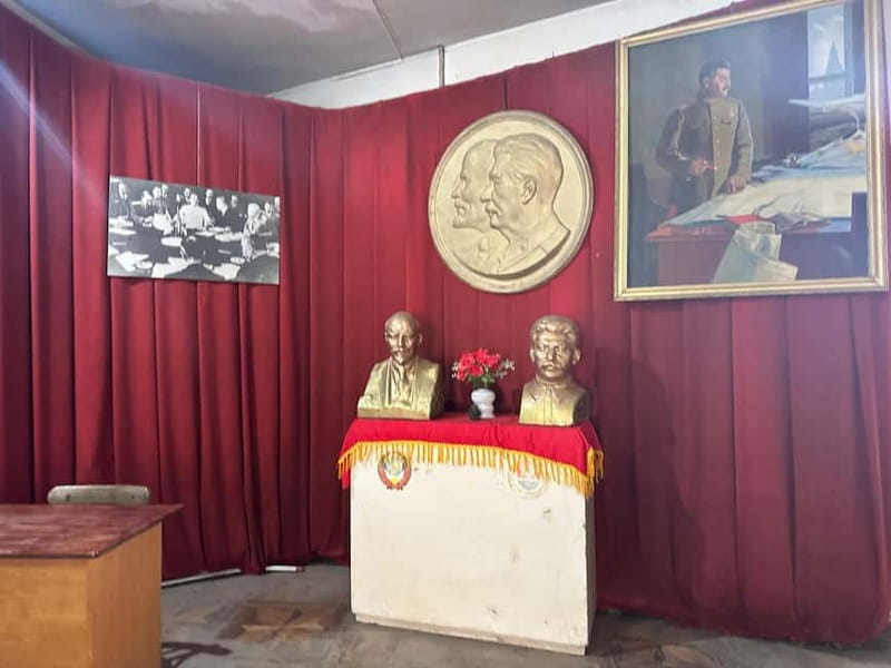 Into the footsteps of Joseph Stalin - Individual tour - The Role of the Guide and Personal Recommendations