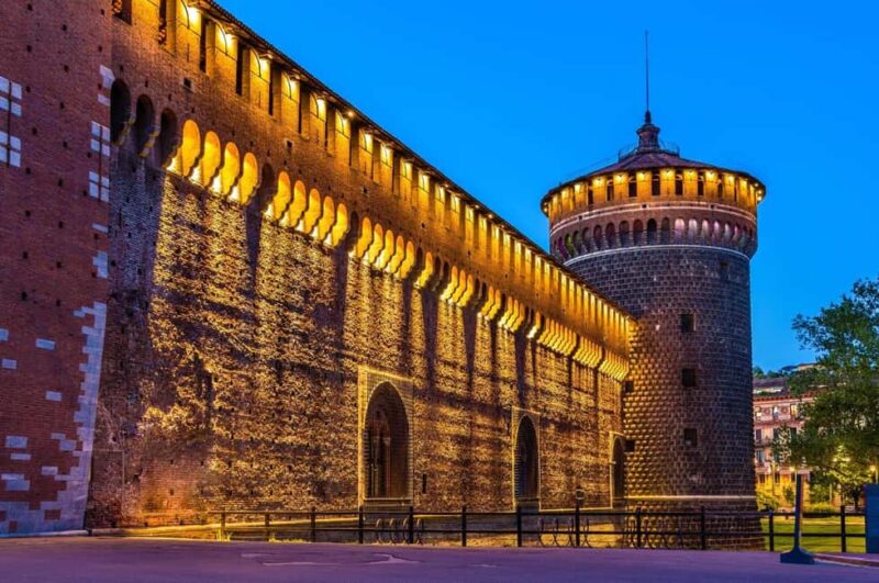 Intrighi al Castello Sforzesco: tra Lussi e Vita Quotidiana - Starting Point and Tour Logistics in Milans Historic Center