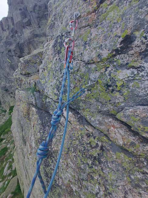 Introductory climbing course: Sierra de Guadarrama. - What Climbers Will Learn: Basic Maneuvers
