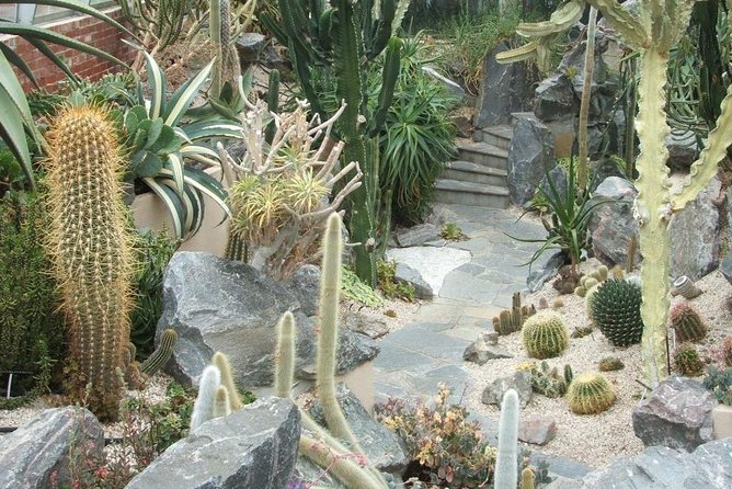 Inverness Bike Tour a 2 hours guided bike tour around the Waterways of Inverness - The Caledonian Canal and Lock System