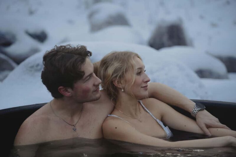 Invisible Arctic Forest Spa: Panorama sauna and hot tubs - Relaxing in the Sauna Lounge: Comfort and Convenience