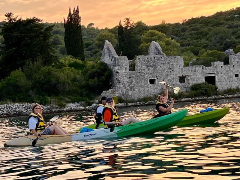 iovo Island: Sunset Kayak Tour with Wine - Key Points