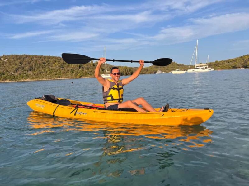 iovo Island: Sunset Kayak Tour with Wine - Starting Point and Group Size