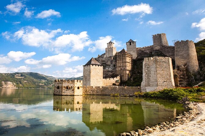 Iron Gate NP Tour with 1-hour speedboat ride + 2 viewpoints - Lunch at a Traditional Serbian Restaurant