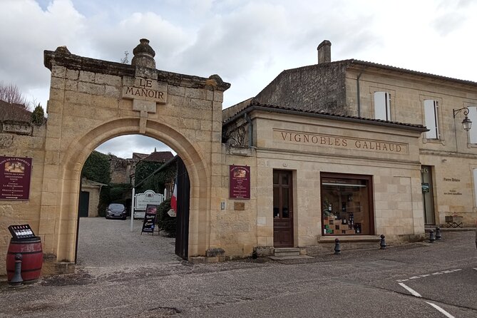 Isaac Newtons Trail: Puzzle Quest in Saint-Émilion - The Experience from the Game’s Perspective