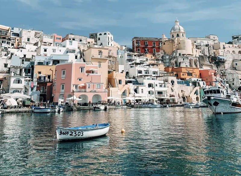Ischia and Procida: Best Private Boat Tour of the 2 Islands - Lunch with a View at Bay of Cartaromana