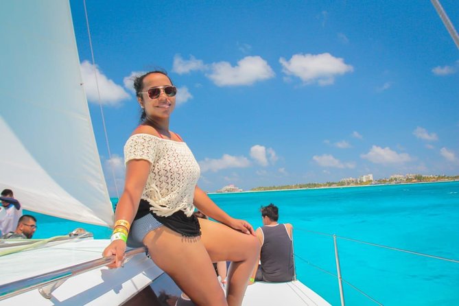 Isla Mujeres Catamaran Luxury Sailing Experience - Exploring Isla Mujeres Downtown and Calle Hidalgo
