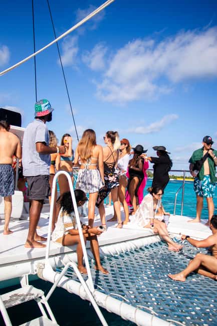 Isla Mujeres Catamaran, Snorkel & Buffet Lunch - The Return Journey: Music, Drinks, and a Party Atmosphere