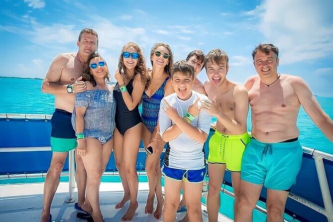 Isla Mujeres Catamaran Unlimited! from Cancun & Playa del Carmen - Free Time on Isla Mujeres: Shopping, Photos, and Exploration