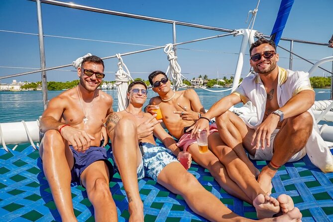 Isla Mujeres Cruise with Beach Club, Snorkel, Lunch and Open Bar - Buffet Lunch at the Beachfront Beach Club (Optional Upgrade)