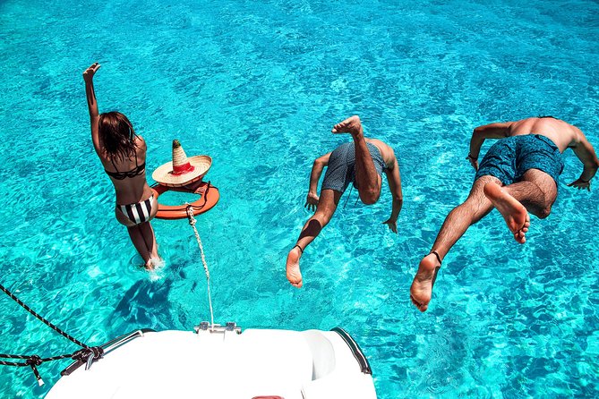 Isla Mujeres in Catamaran - Relaxing at a Private Beach Club with Buffet and Unlimited Drinks