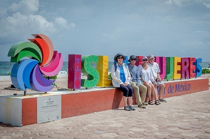 Isla Mujeres Private Excursion - Delicious Meals Included: Breakfast and Seafood Lunch