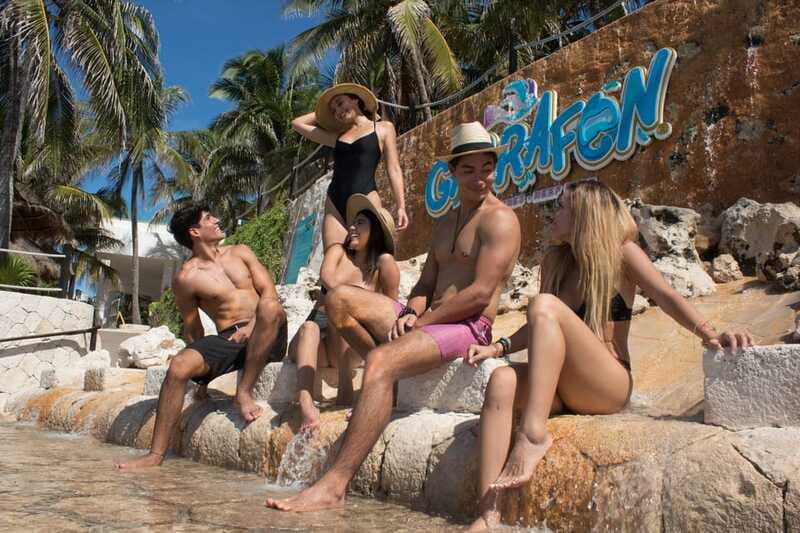 Isla Mujeres: Royal Garrafon VIP and Punta Sur admission - Enjoying Gourmet Food and Drinks at "The View" Restaurant