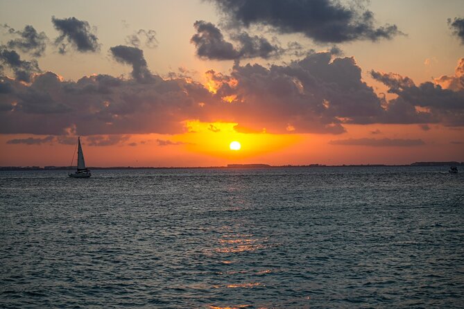 Isla Mujeres Sunset Cruise and Tour from Cancun - Exploring Isla Mujeres’ Historic Downtown
