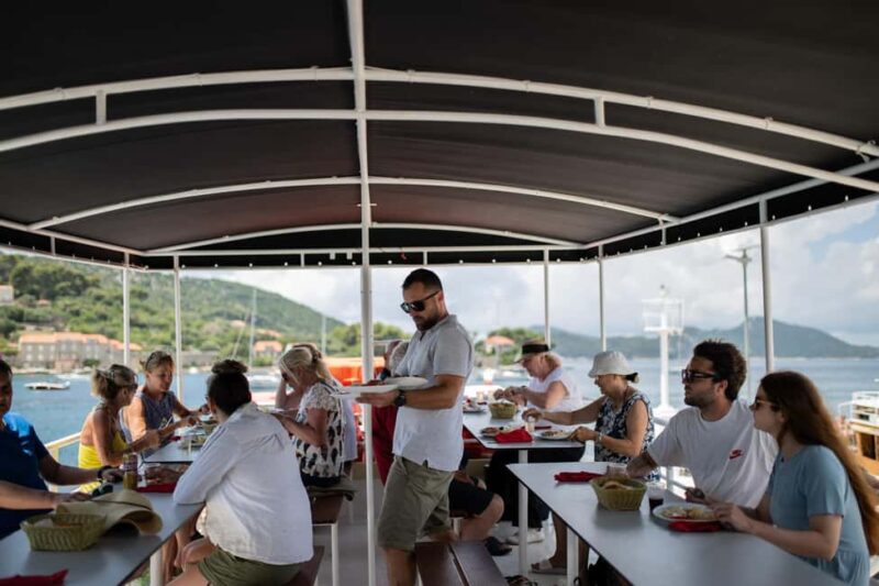 Island Hopping & City Walls Cruise with Food and Open Bar - Onboard Lunch and Open Bar: A Relaxed Dining Experience