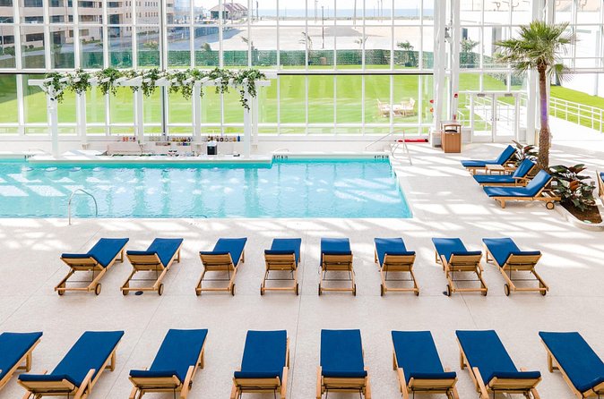 Island Waterpark at Showboat - Relaxing at Island Drift Lazy River