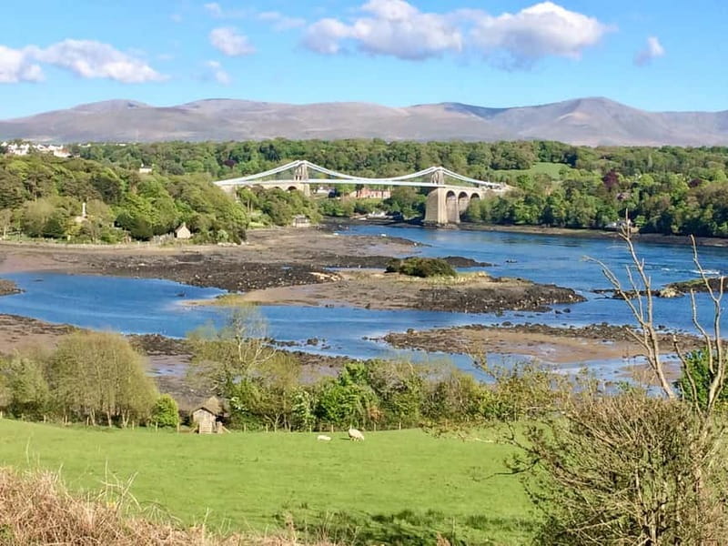 Isle of Anglesey: Anglesey and Snowdonia Guide - Exploring Snowdonias Mountain Scenery and Historic Sites