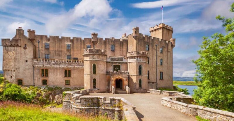 Isle of Skye: Portree to Fairy Pools Smartphone Guide - Visiting Dunvegan Castle and Gardens