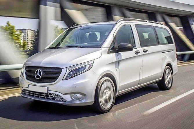 Istanbul Airport Arrival Transfer Service to City Center - Seamless Arrival in Istanbul with Private Airport Transfer