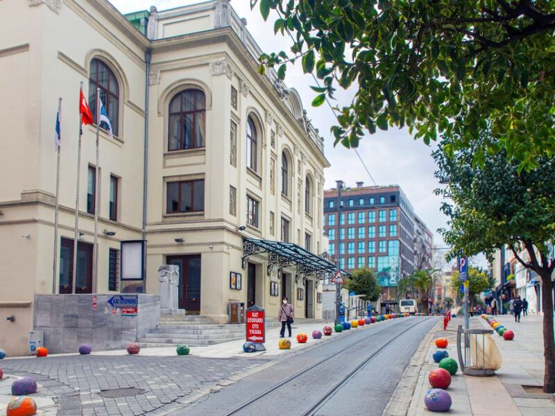 Istanbul: Asian Side Uskudar & Kadiköy Tour with Lunch - The Practicalities: Logistics, Group Size, and Accessibility