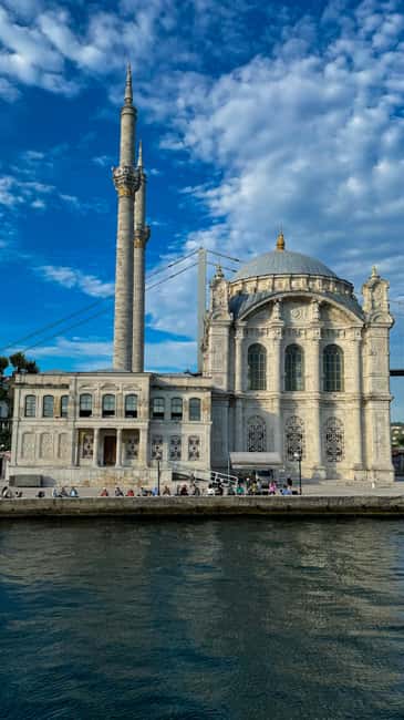 Istanbul: Balat, Blue Mosque, and Hagia Sophia Guided Tour - Scenic Bosphorus Cruise with a Traditional Lunch
