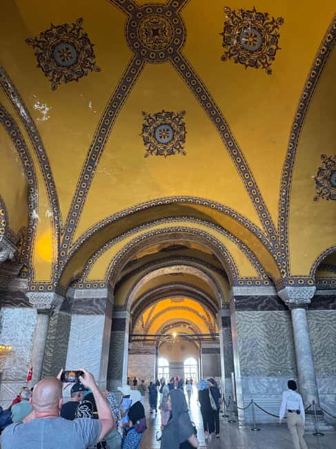 Istanbul: Balat, Blue Mosque, and Hagia Sophia Guided Tour - Practical Tips for a Comfortable Experience