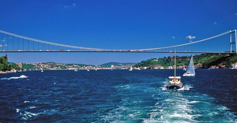 Istanbul: Bosphorus and Golden Horn Sightseeing Boat Tour - Starting the Tour from Central Istanbul