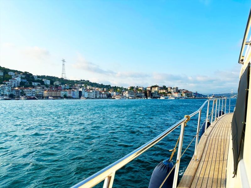 Istanbul: Bosphorus and Golden Horn Sunset Yacht Cruise - Istanbul Sunset Yacht Cruise: A Quiet Evening with Stunning Vistas