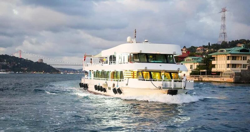 Istanbul: Bosphorus and Golden Horn Tour with Live Guide - Discover Istanbul’s Waterway Highlights on a 2-Hour Cruise