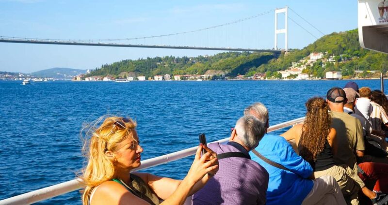 Istanbul: Bosphorus and Golden Horn Tour with Live Guide - Practical Tips for a Smooth Experience