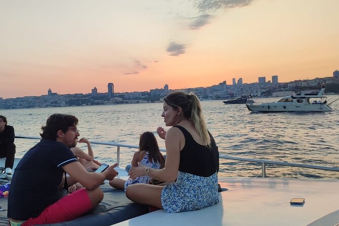 Istanbul Bosphorus Boat Cruise Tour ( MORNNG or SUNSET ) - Key Points