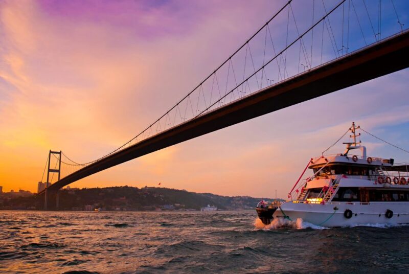 Istanbul: Bosphorus Boat Tour and Two Continents with Lunch - Visiting Beylerbeyi Palace on the Asian Side