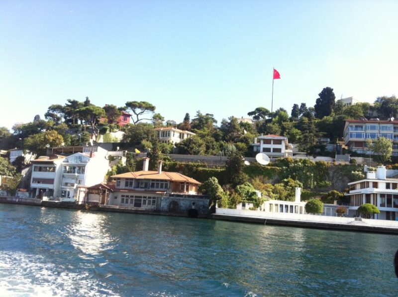 Istanbul: Bosphorus Boat Tour and Two Continents with Lunch - Practical Details and Considerations