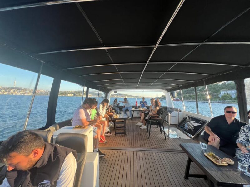 Istanbul: Bosphorus Cruise by Luxury Yacht - Discover the Elegance of a Bosphorus Yacht Cruise in Istanbul