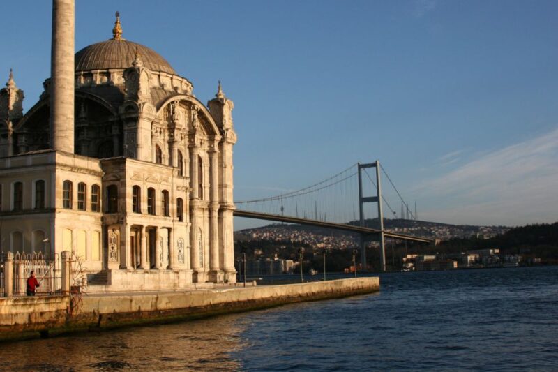 Istanbul Bosphorus Dinner Cruise &Entertainment hotel pickup - Savoring Turkish Cuisine and Mezes on Board