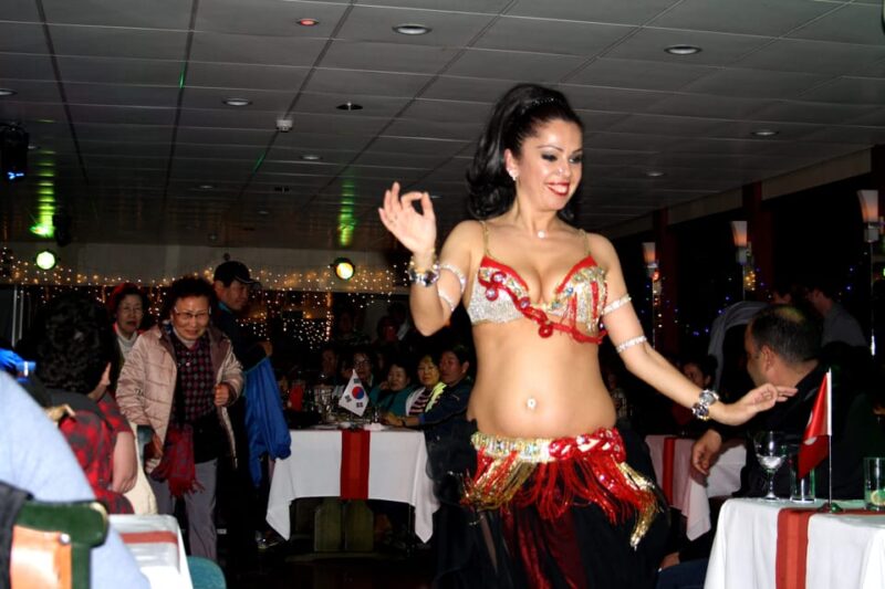 Istanbul: Bosphorus Dinner Cruise Incl. Drinks with Transfer - The Atmosphere on the Yacht