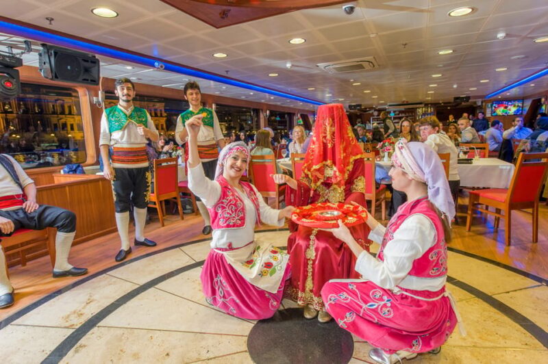 Istanbul: Bosphorus Dinner Cruise Incl. Drinks with Transfer - Practical Tips for a Smooth Experience