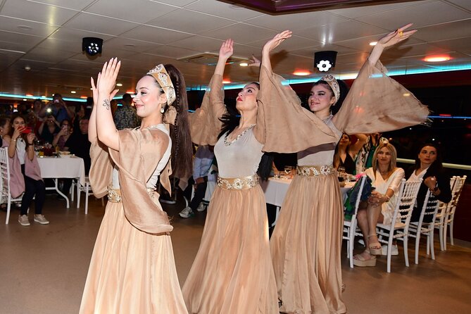 Istanbul Bosphorus Dinner Cruise with Drinks and Shows - Entertainment Quality and Staff Service