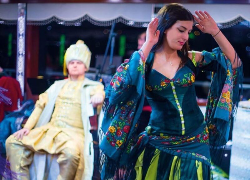 Istanbul: Bosphorus Dinner Cruise with Entertainment - Navigating Istanbul’s Iconic Landmarks from the Water