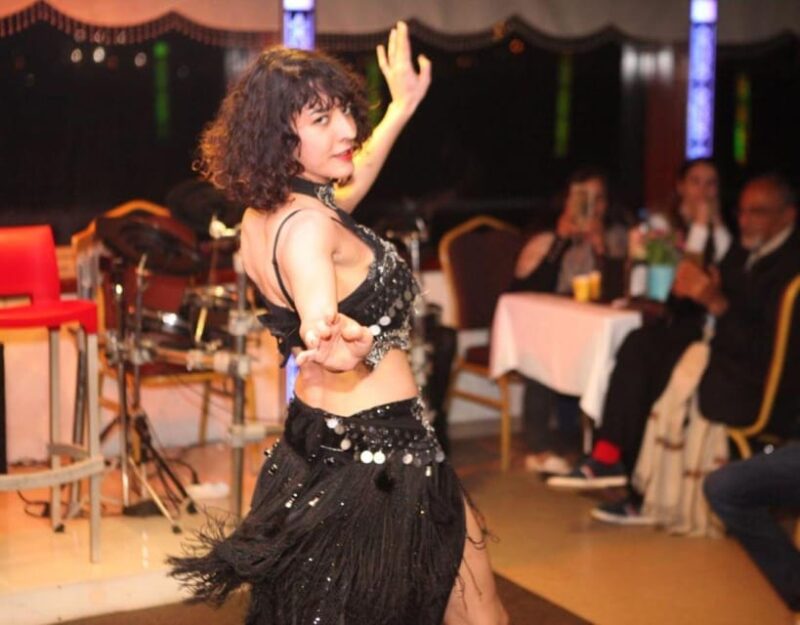 Istanbul: Bosphorus Dinner Cruise with Entertainment - Delicious Dinner with Traditional Flavors