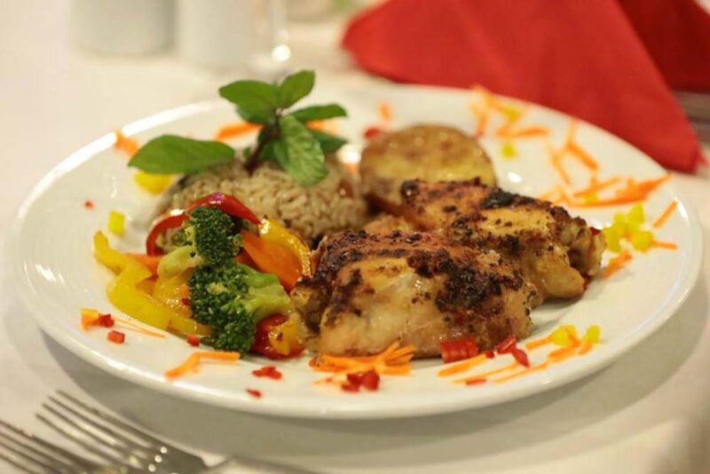 Istanbul: Bosphorus Dinner Cruise with Turkish Night Show - Savoring Turkish Cuisine on the Water