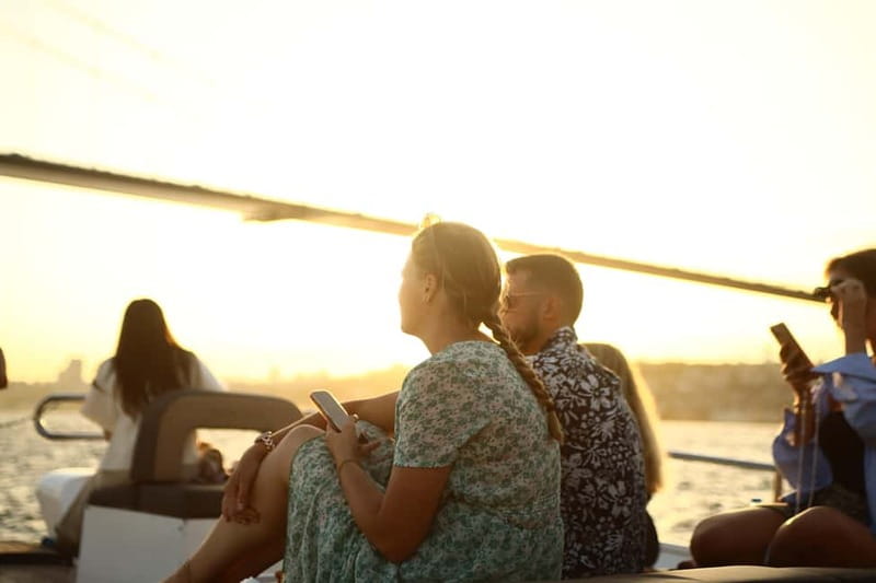 Istanbul: Bosphorus Private Guided Yacht Cruise with Snacks - Experience the Luxurious Yacht and Onboard Comfort