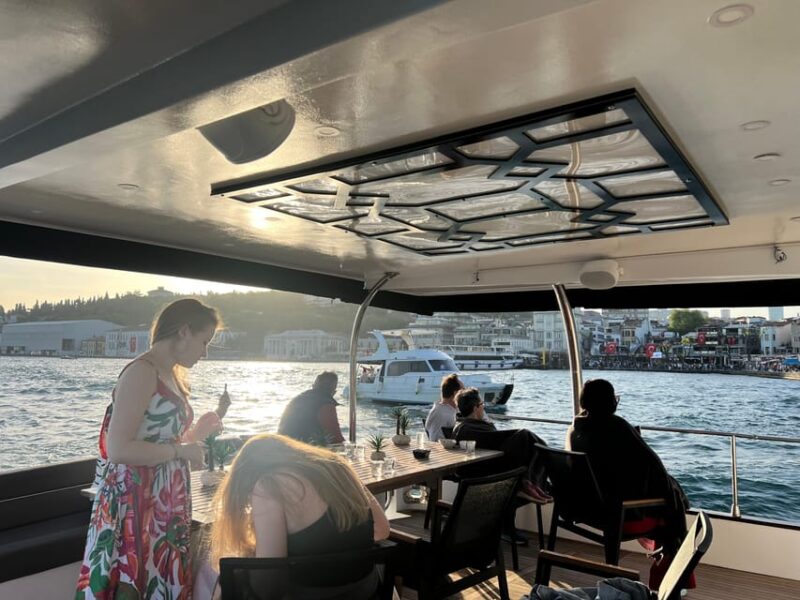 Istanbul: Bosphorus Sunset Cruise on a Luxury Yacht - The Experience of a Sunset Cruise in Istanbul