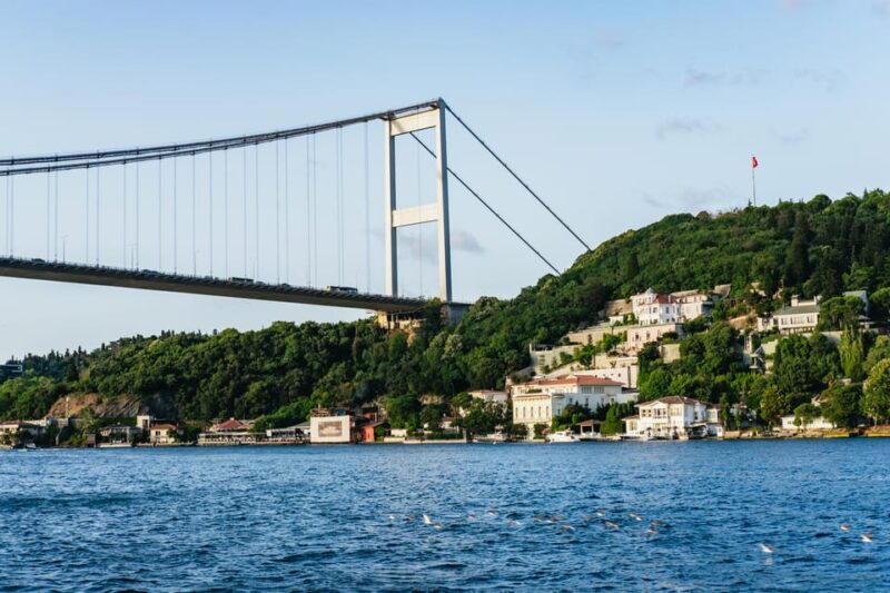 Istanbul: Bosphorus Sunset Cruise on a Luxury Yacht - Sunset Views and the Evening Atmosphere