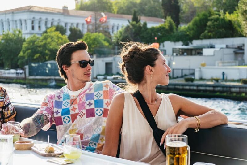 Istanbul: Bosphorus Sunset Cruise on a Luxury Yacht - Food, Drinks, and Onboard Service