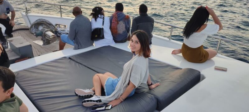 Istanbul: Bosphorus Sunset Cruise on Yacht with Live Guide - The Yacht’s Comfort and Snack Offerings Elevate the Experience